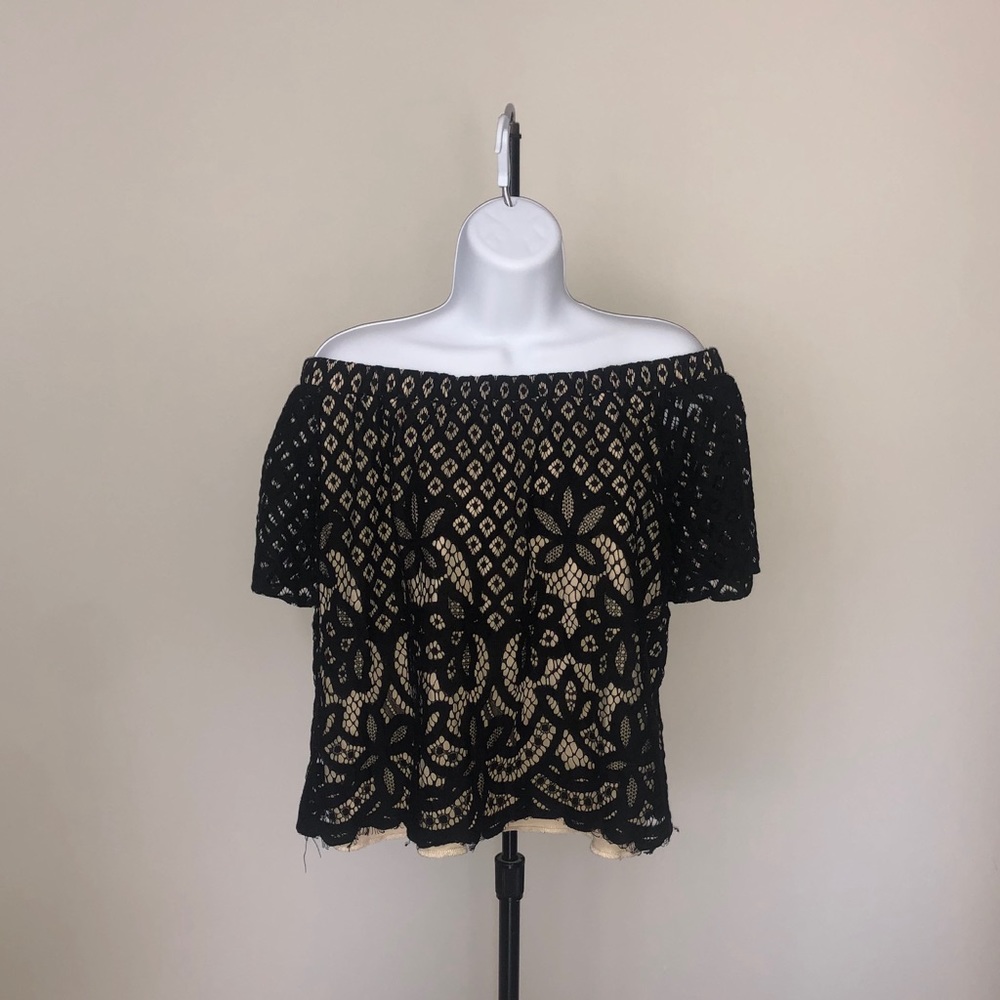 JELLA COUTURE Off-the-shoulder lace blouse